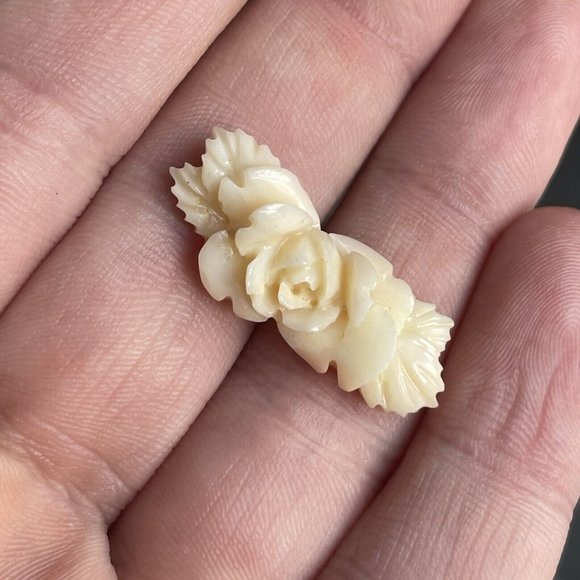 Antique - Vintage Hand Carved Skin Toned Coral Rose Flower Rosette Carving - Picture 9 of 9